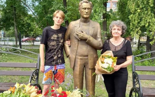 14 июля в день рождения А. Сорокина встречаемся в парке у его скульптурной композиции