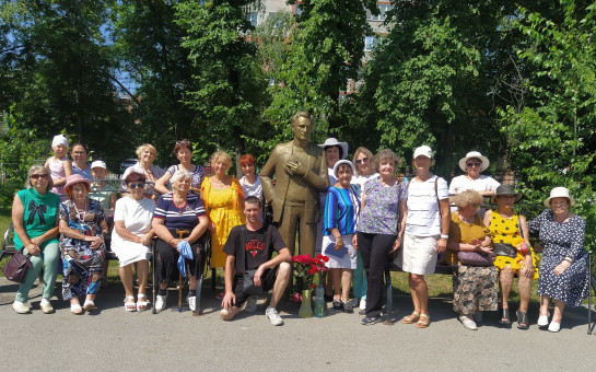 В день рождения Анатолия Сорокина любители творчества бердского поэта собрались в городском парке